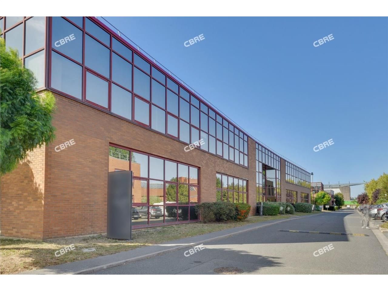 CBRE vous propose à louer, un local d'activités r