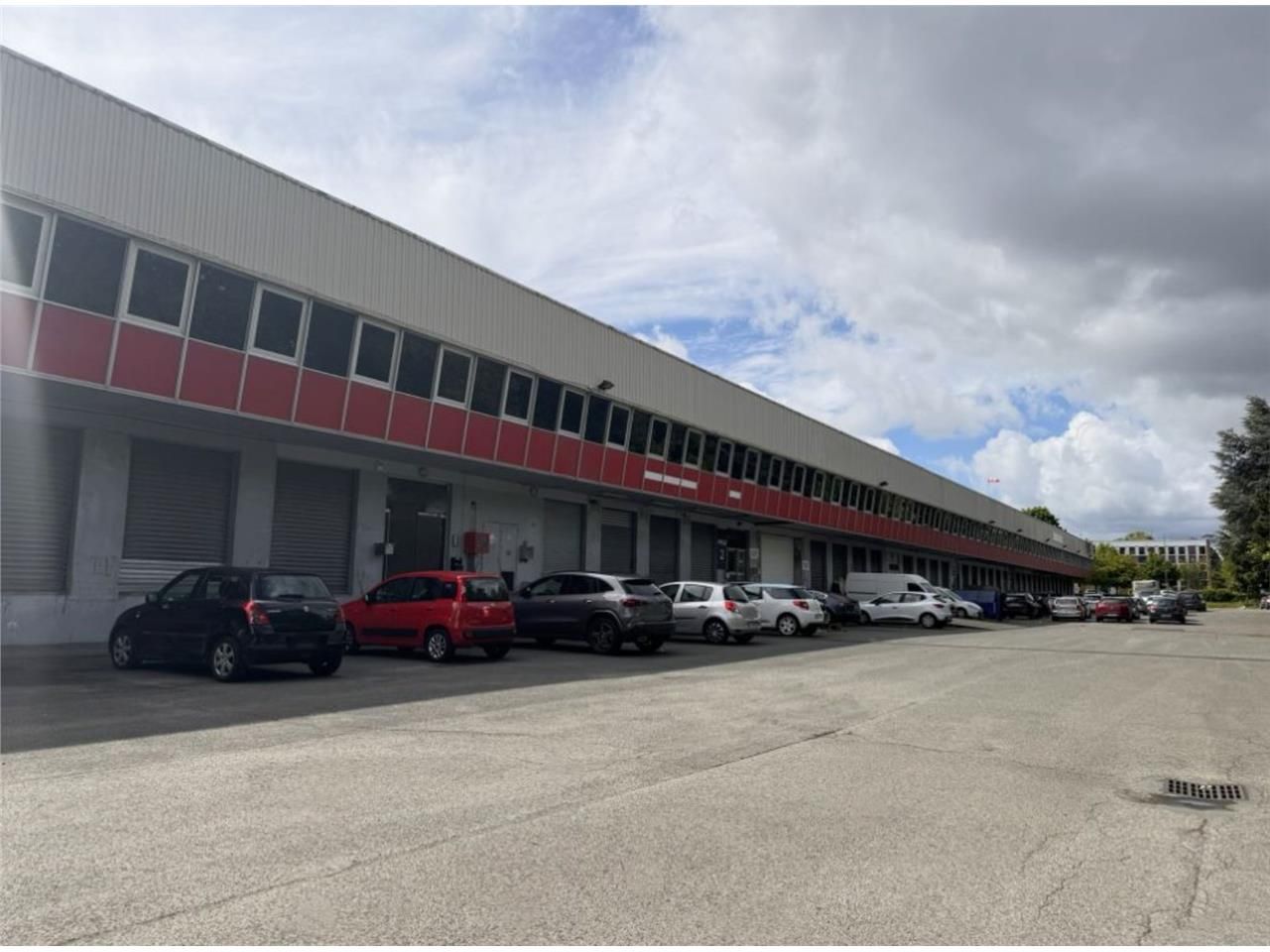 A LOUER - CBRE vous propose un entrepôt/local d'a