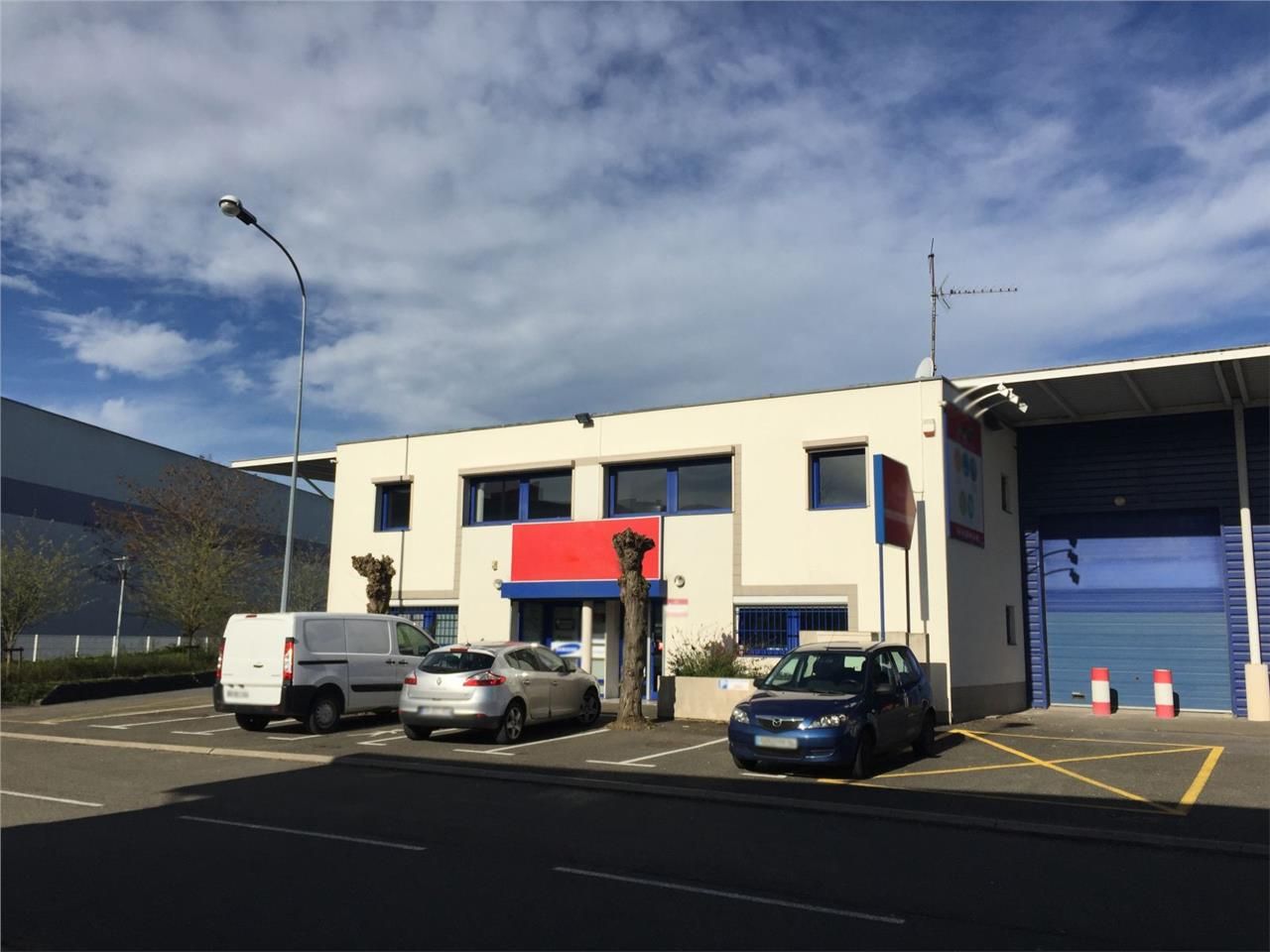 CBRE vous propose à vendre ou à louer un entrepôt