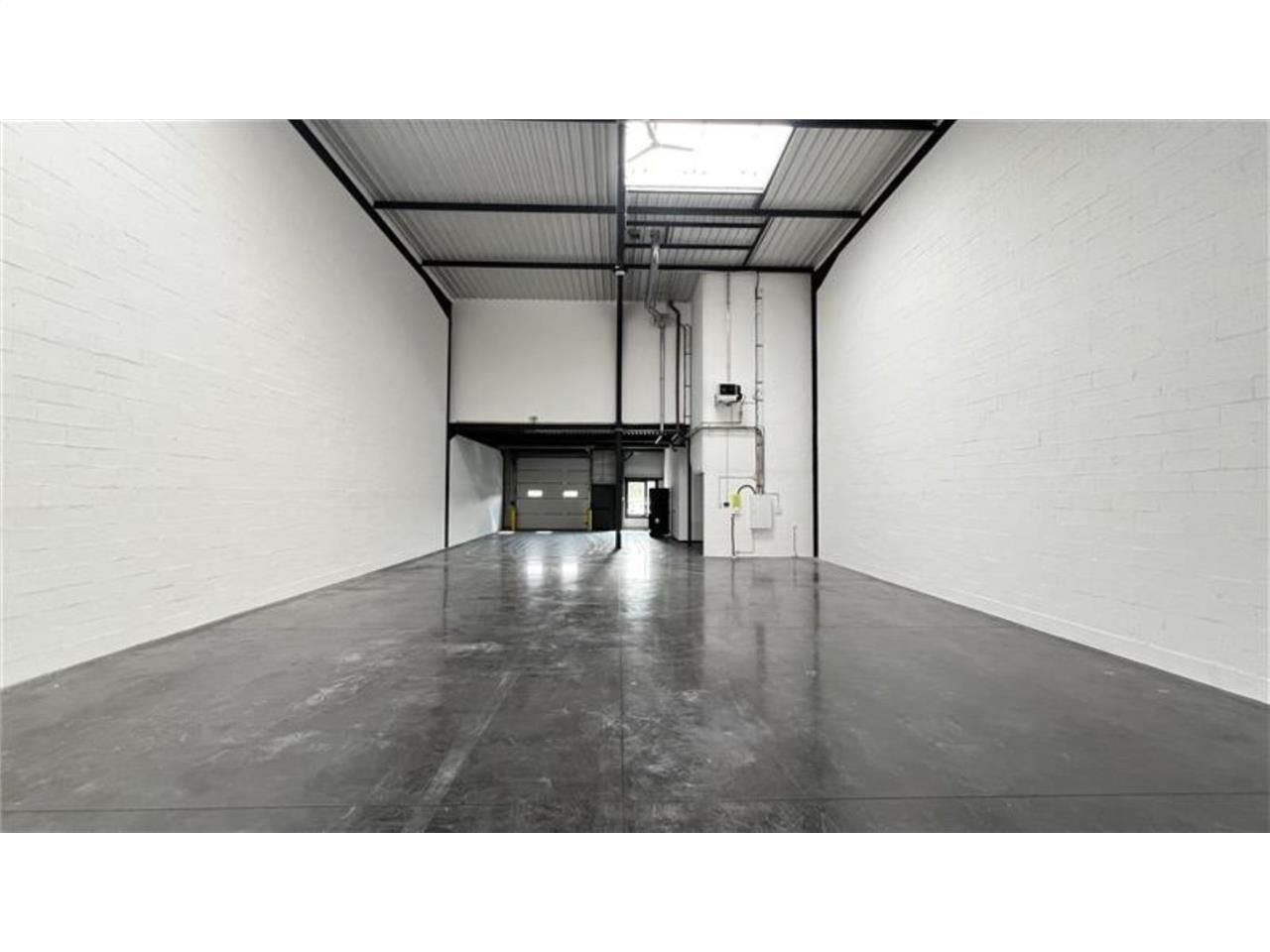 CBRE vous propose à louer, un entrepôt/local d'ac
