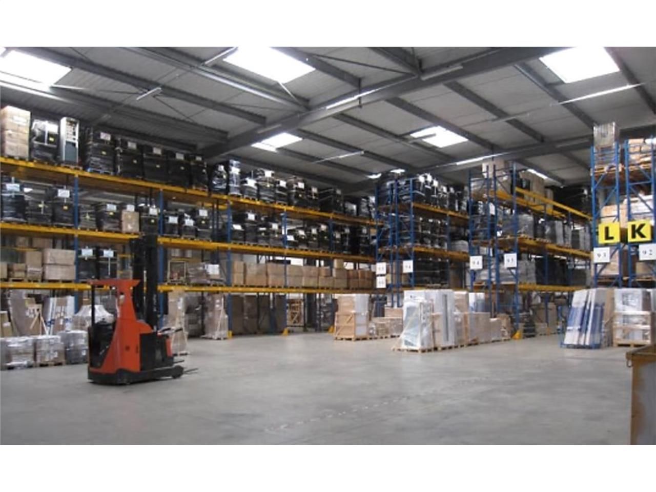 CBRE vous propose à louer, un entrepôt/local d'ac