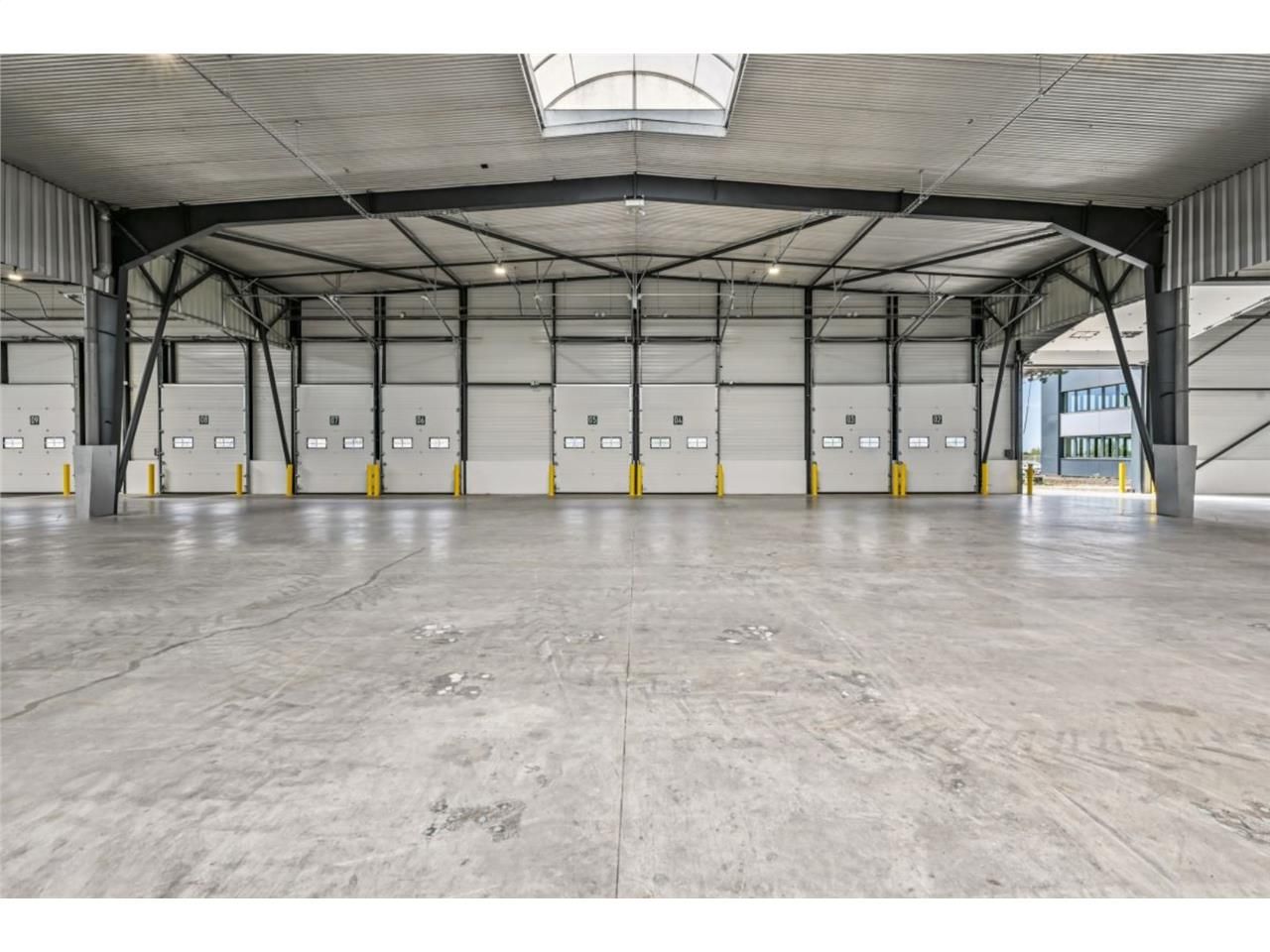 CBRE vous propose à louer, un entrepôt/local d'ac