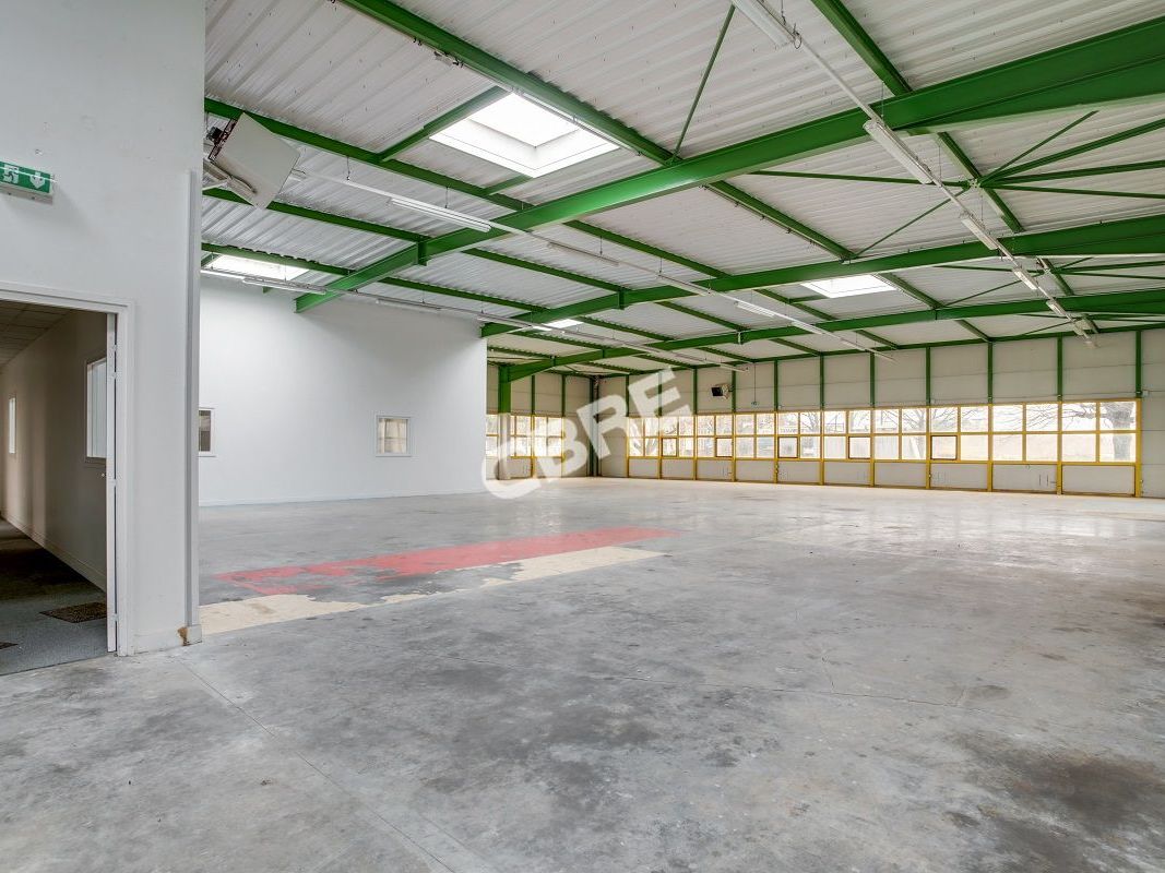 CBRE vous propose à louer, un entrepôt/local d'ac