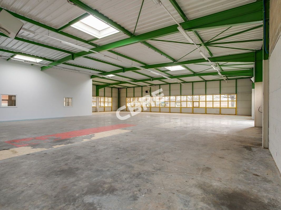 CBRE vous propose à louer, un entrepôt/local d'ac