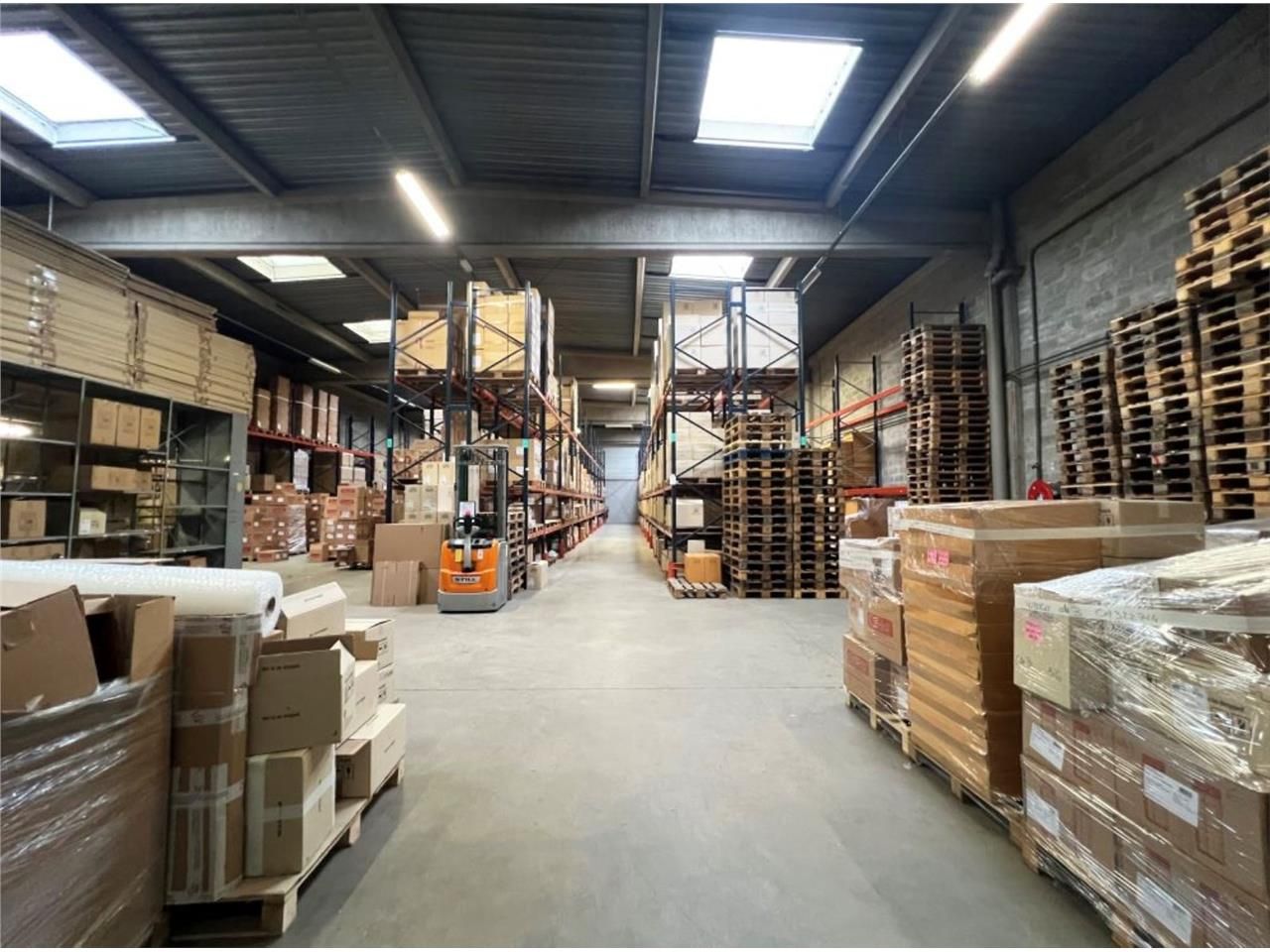 CBRE vous propose à louer, un entrepôt/local d'ac