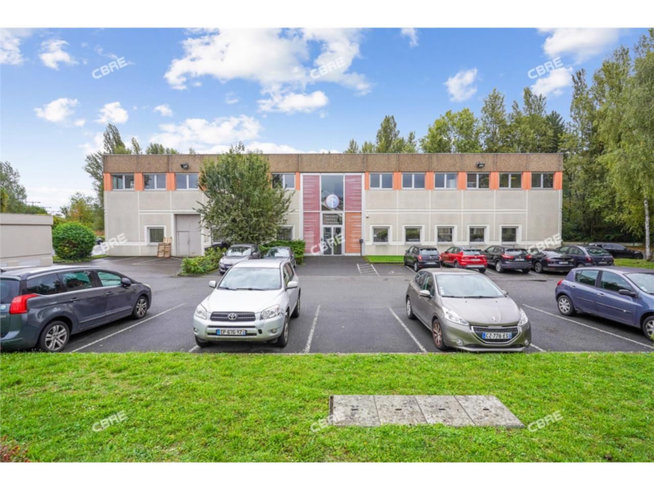 CBRE vous propose à vendre ou à louer, un entrepô