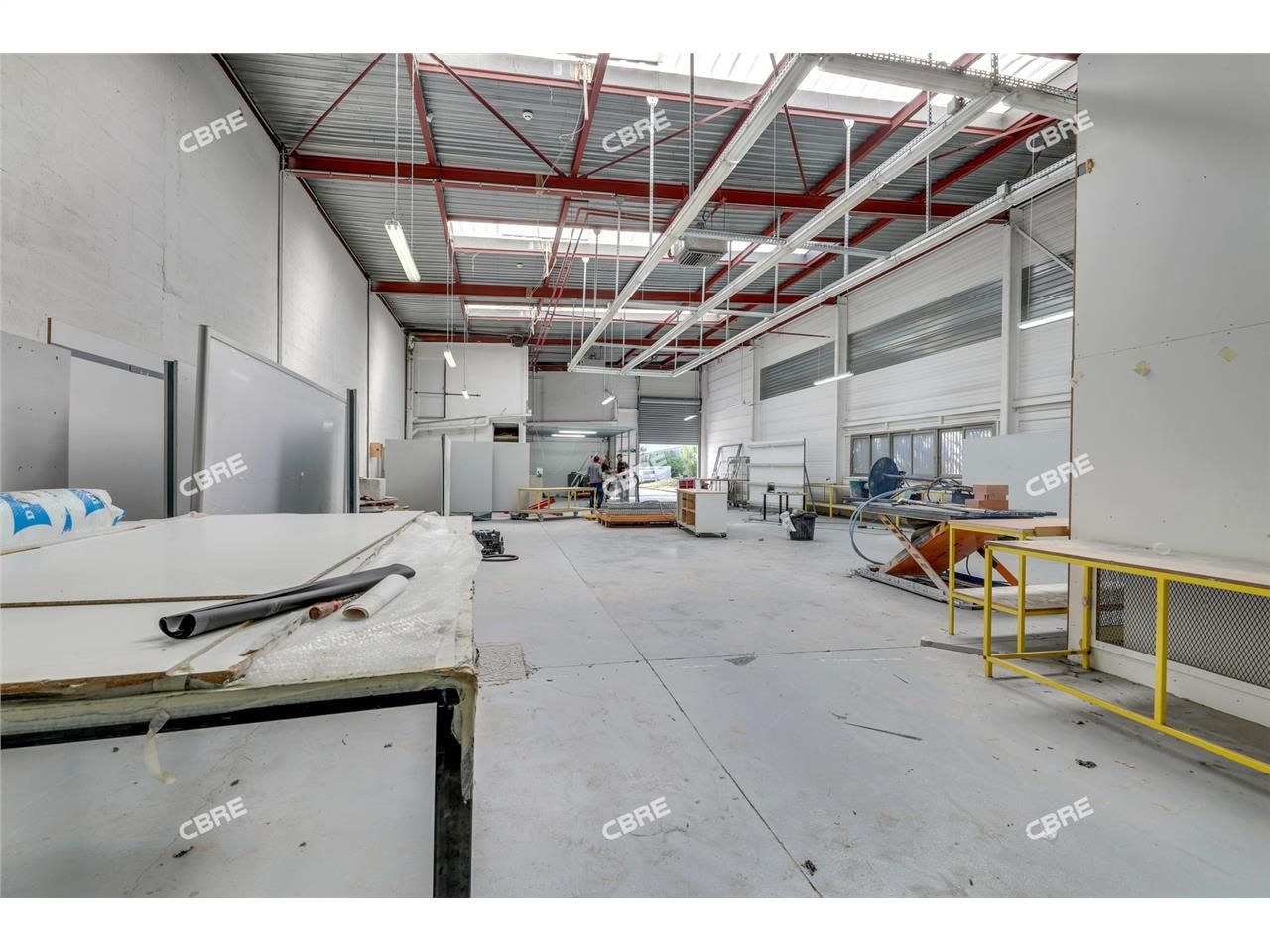 CBRE vous propose à louer, un entrepôt/local d'ac