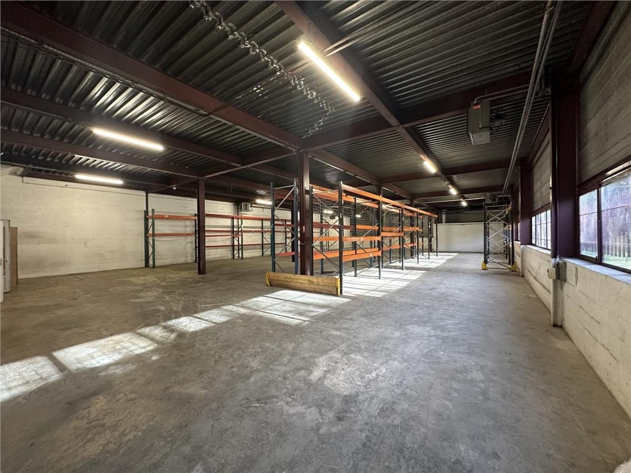 CBRE vous propose à louer, un entrepôt/local d'ac