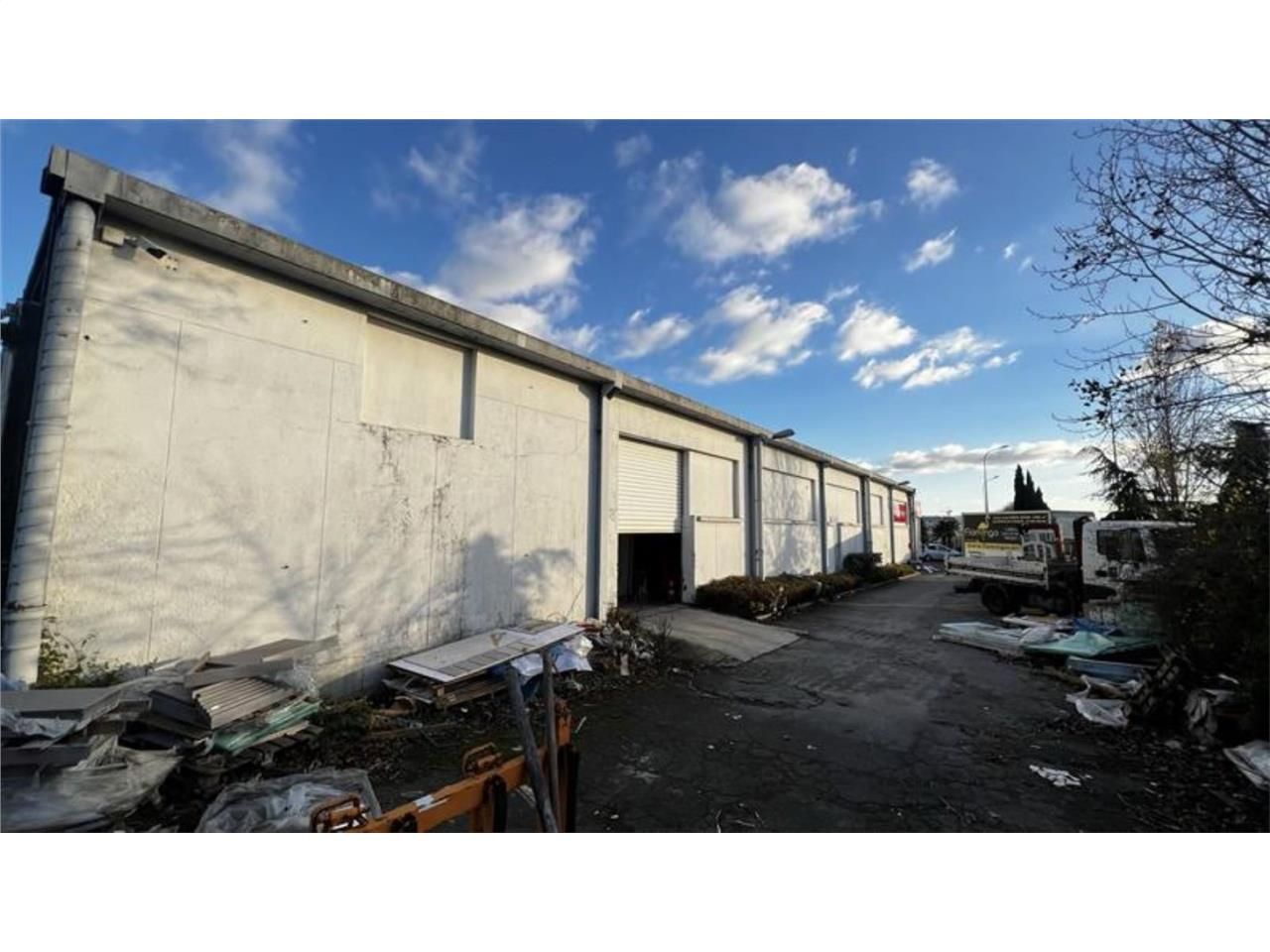 CBRE vous propose à vendre, un entrepôt/local d'a