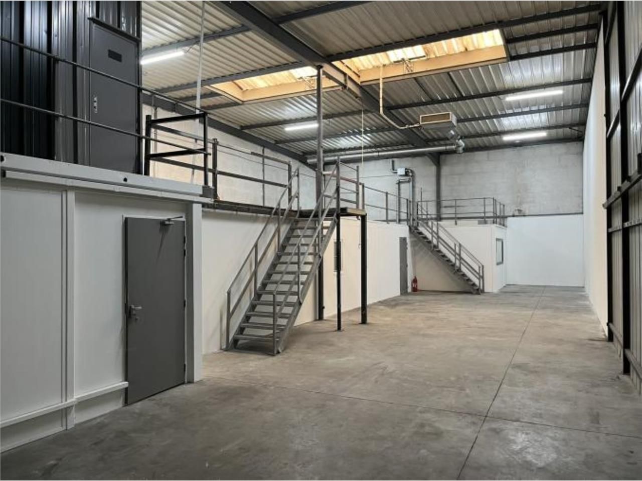 CBRE vous propose à louer, des locaux d'activités