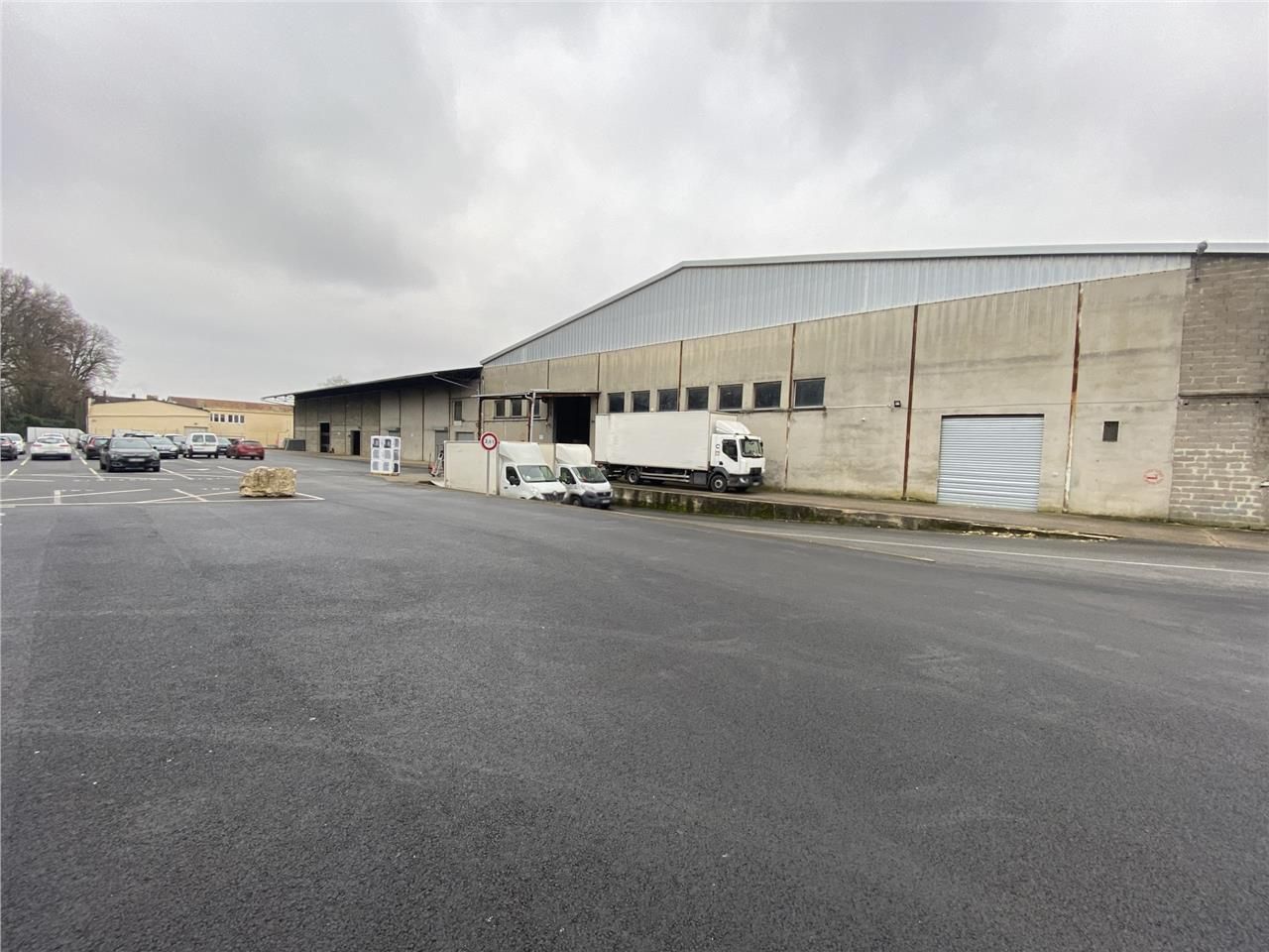 CBRE vous propose à louer un entrepôt/local d'act