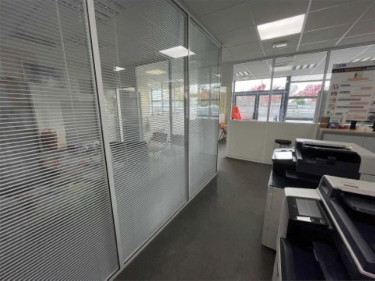 CBRE vous propose à louer, un entrepôt/local d'ac