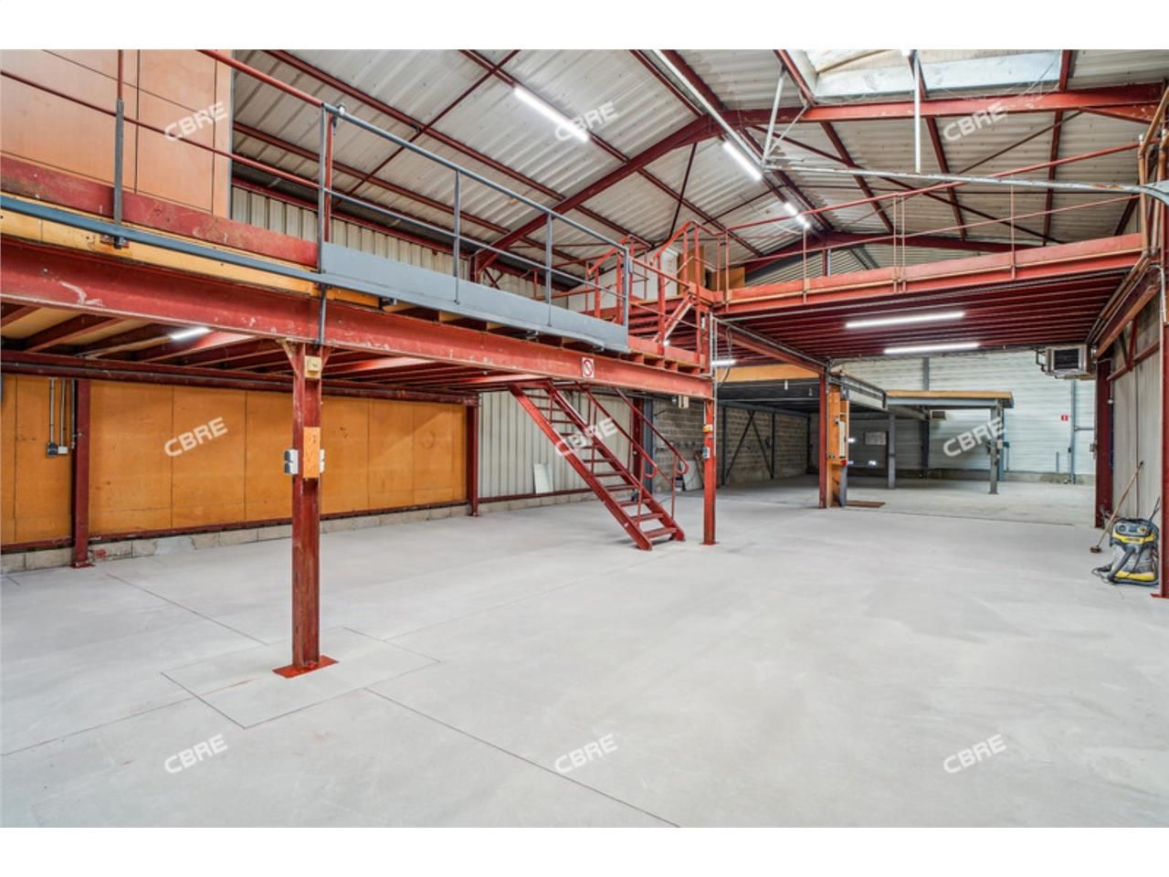 CBRE vous propose à louer un entrepôt/local d'act