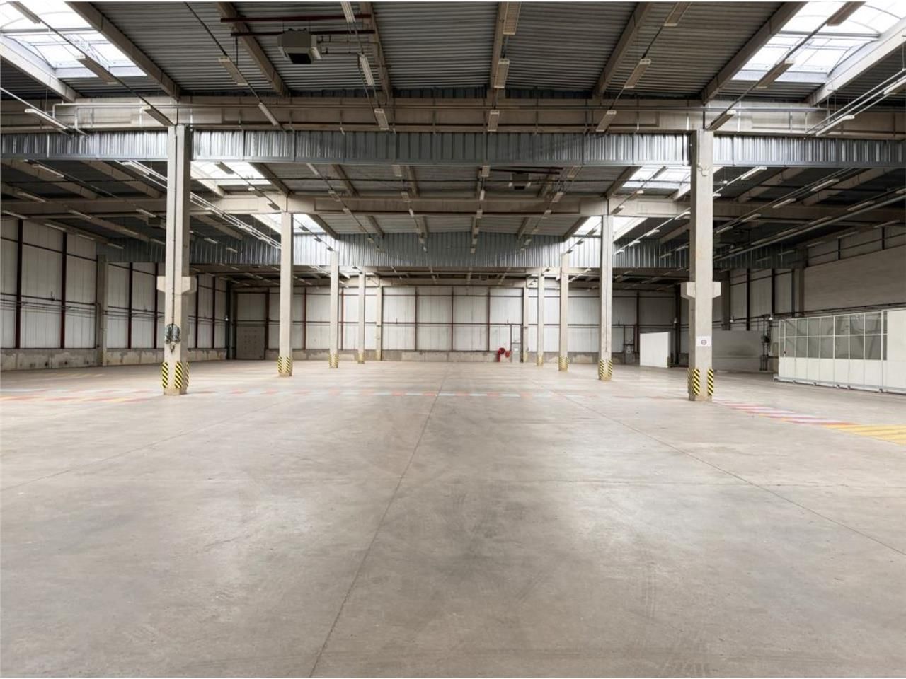 CBRE vous propose à vendre ou à louer, un entrepô