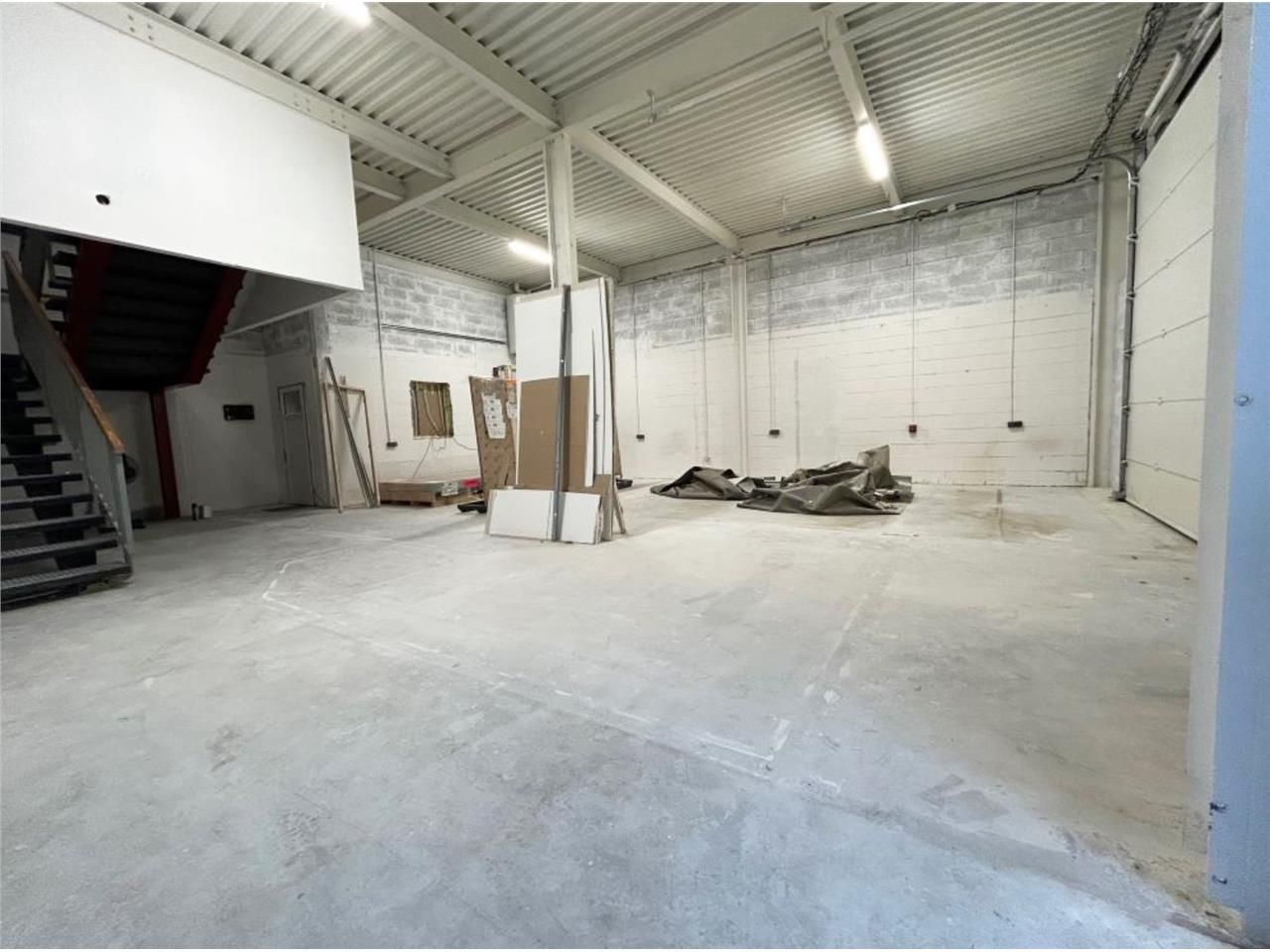 CBRE vous propose à louer, un entrepôt/local d'ac