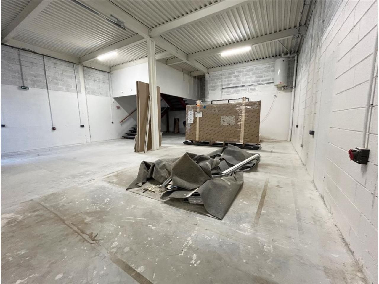 CBRE vous propose à louer, un entrepôt/local d'ac