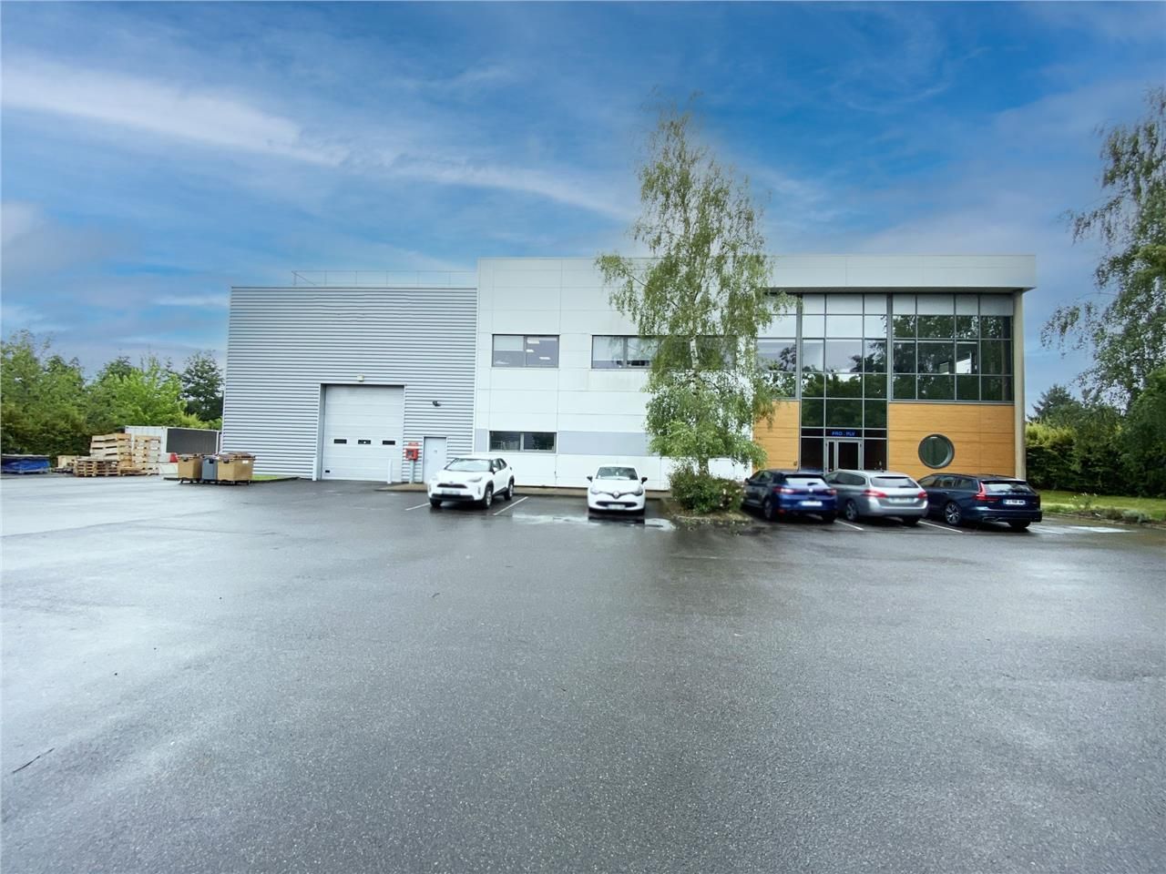 CBRE vous propose à louer, un entrepôt/local d'ac