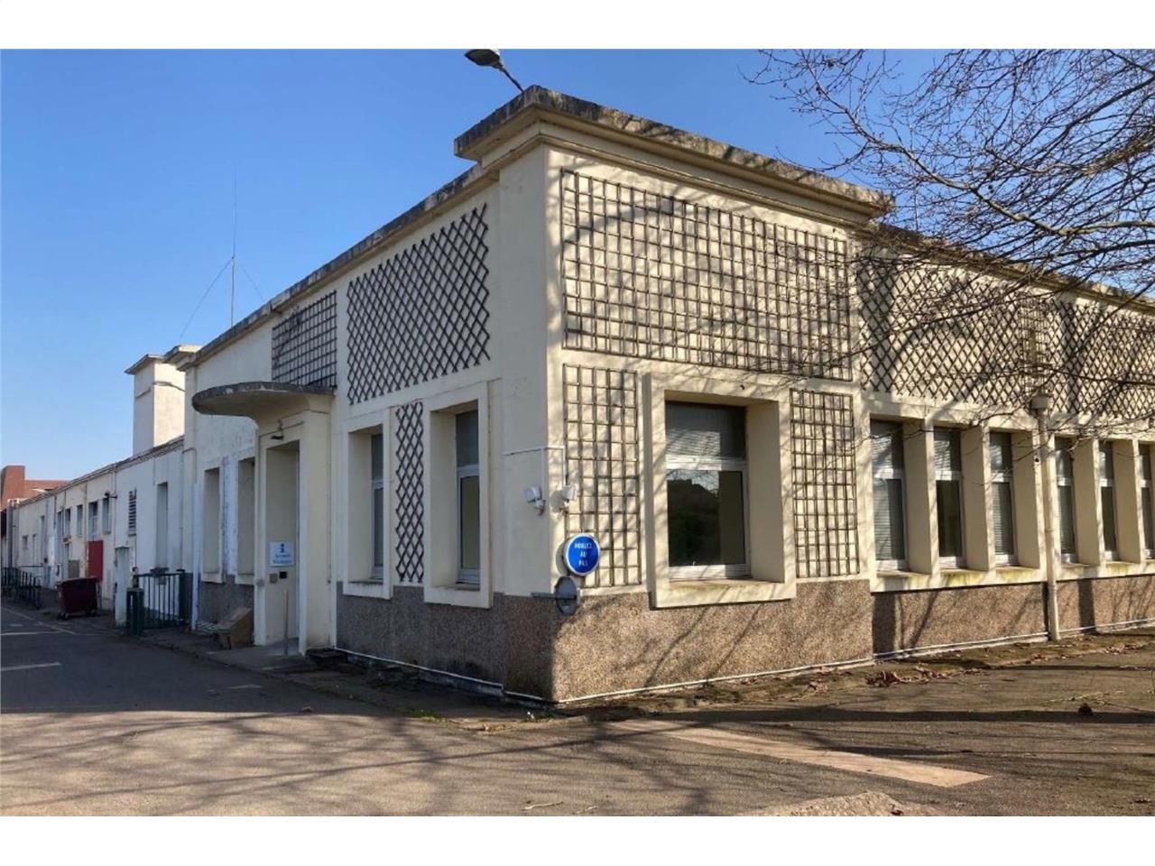 A LOUER - CBRE vous propose sur la commune de Fle