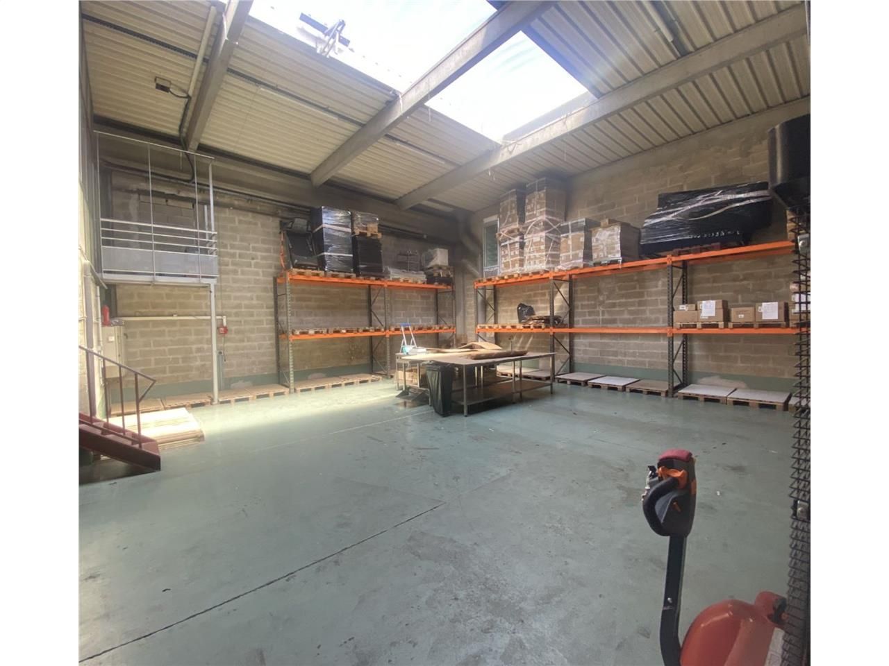 CBRE vous propose à louer, un local d'activités s