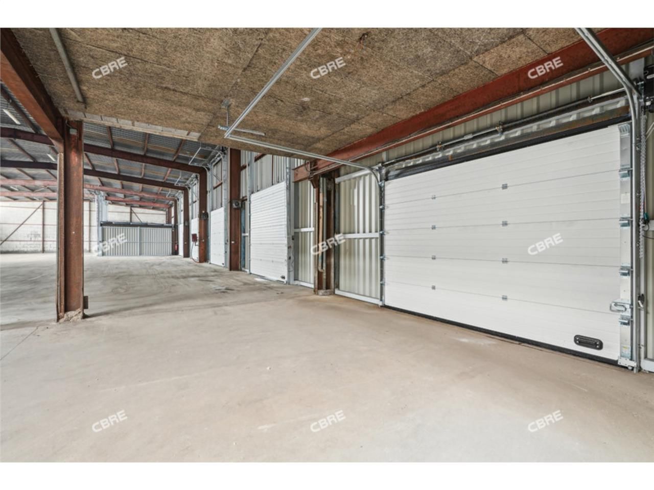 CBRE vous propose à louer, un entrepôt/local d'ac