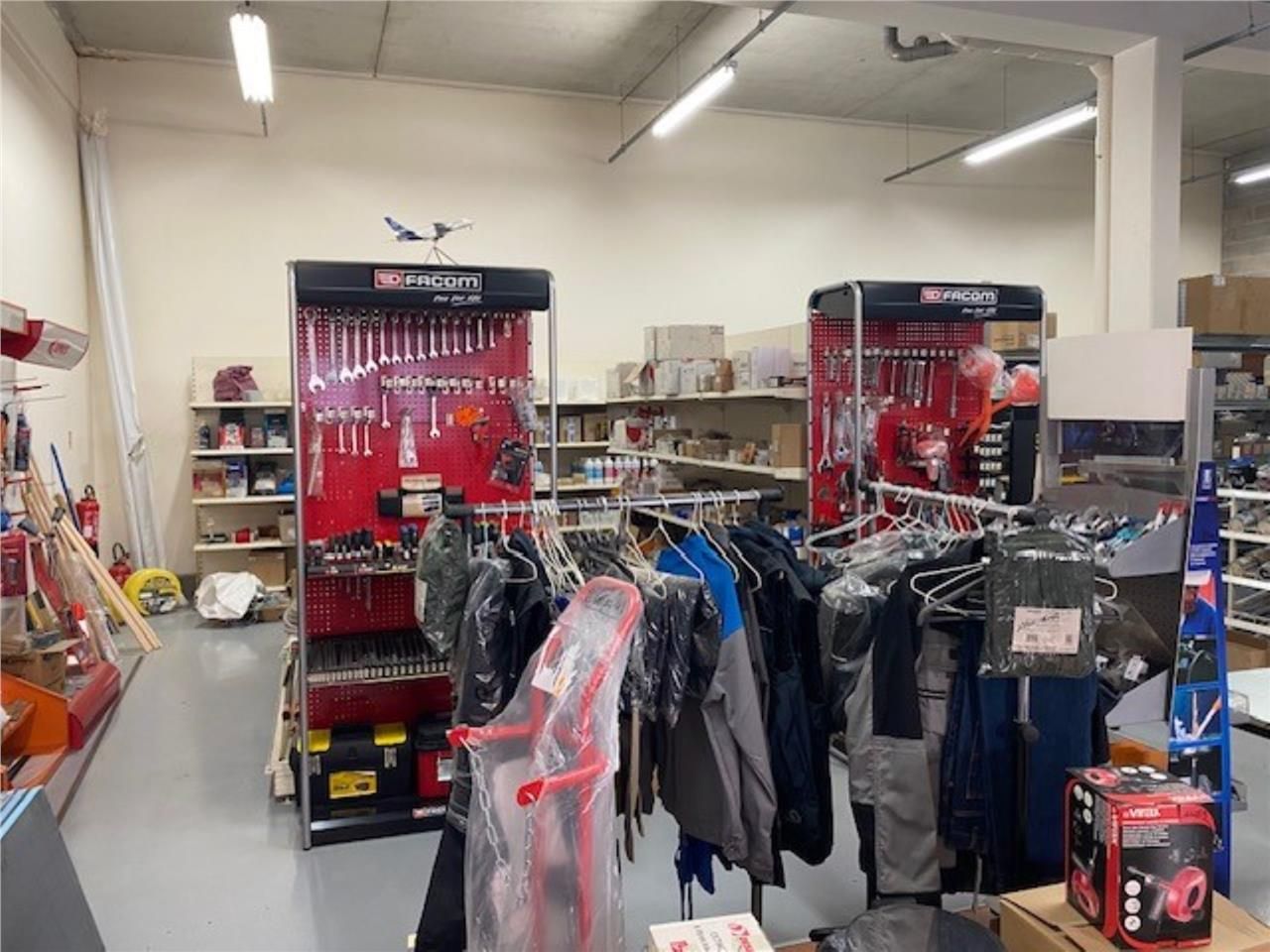 CBRE vous propose à louer, un local d'activités s