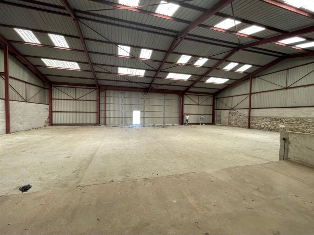 CBRE vous propose à louer, un entrepôt/local d'ac