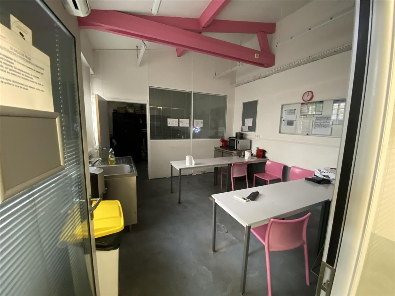 CBRE vous propose à vendre ou à louer, un bâtimen