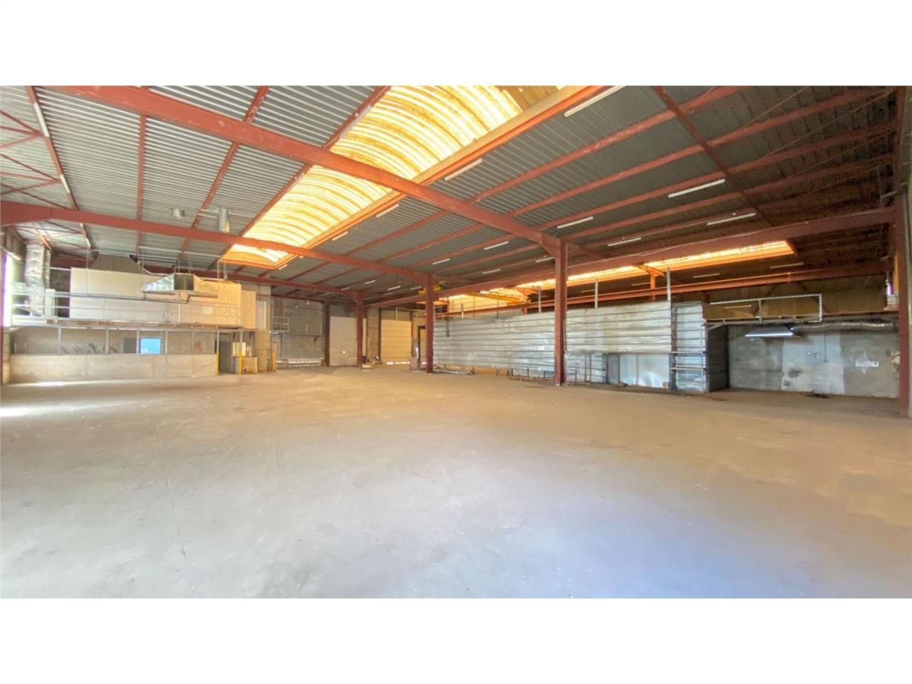 CBRE vous propose à louer, un entrepôt/local d'ac