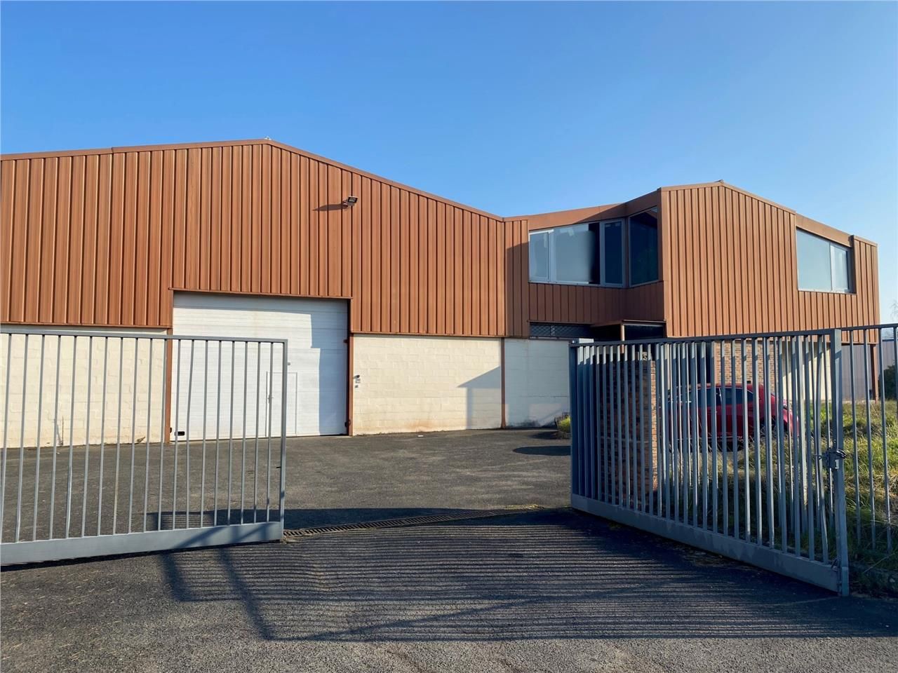 CBRE vous propose à louer, un bâtiment indépendan