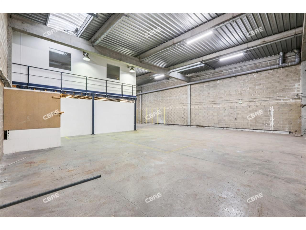 CBRE vous propose à louer, un local d'activités s