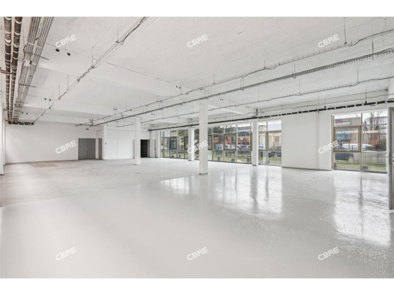 CBRE vous propose à louer, un local d'activités s