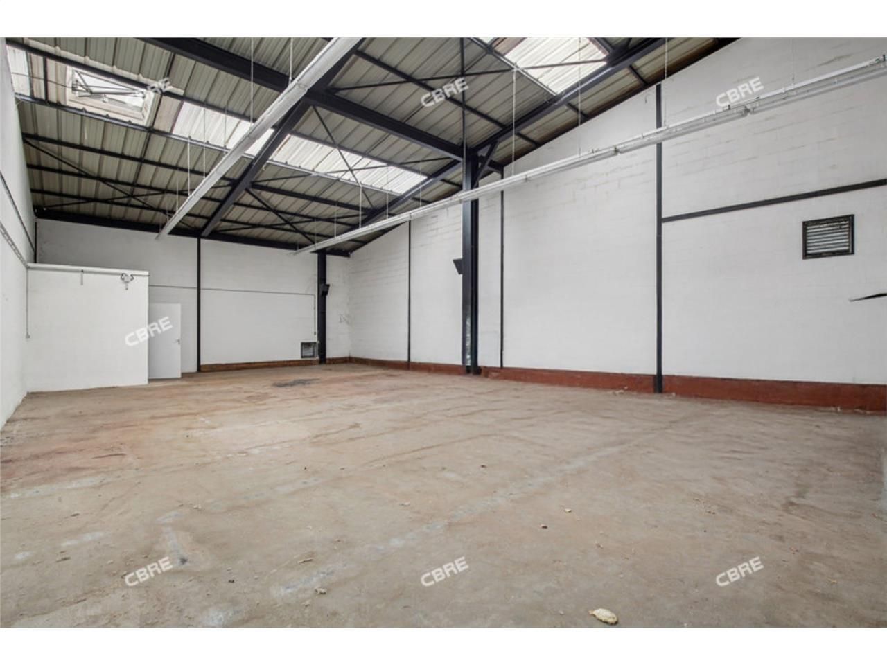 CBRE vous propose à louer, un local d'activités s