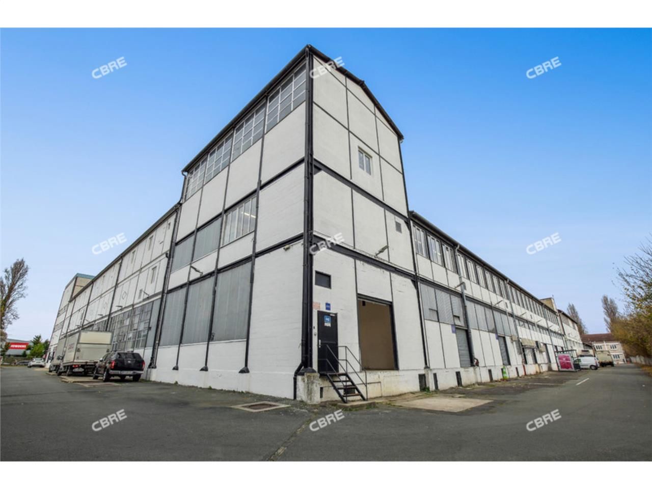 CBRE vous propose à louer, un local d'activités s