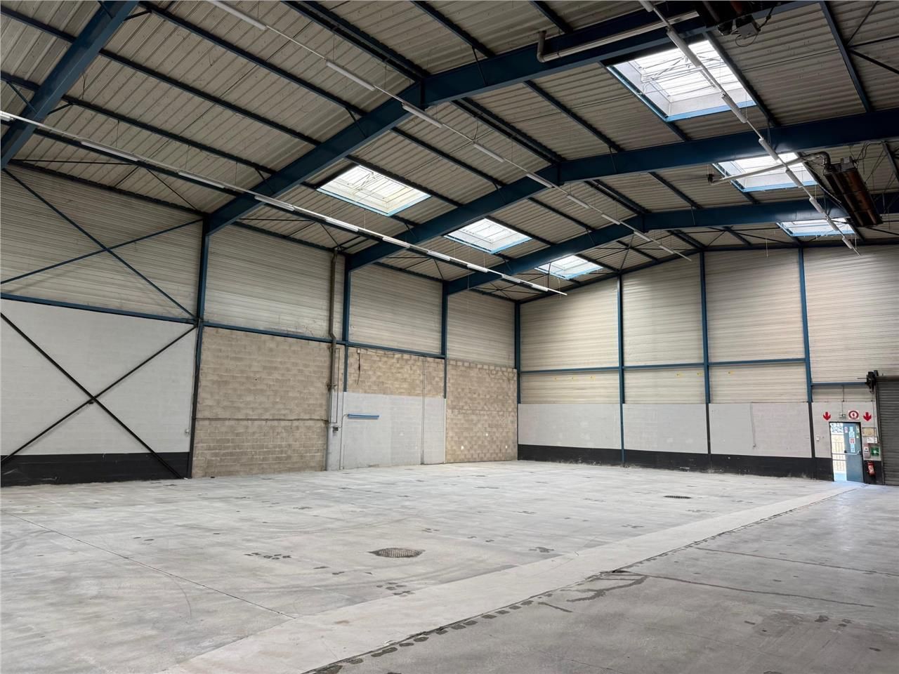 CBRE vous propose à la location, un bâtiment indé