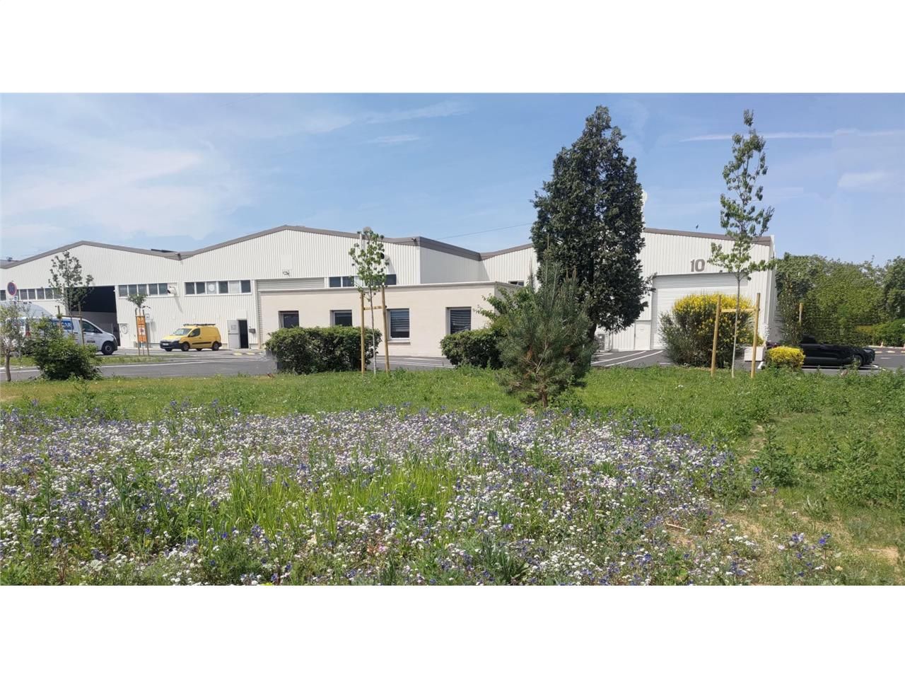 CBRE vous propose à louer, un local d'activités s