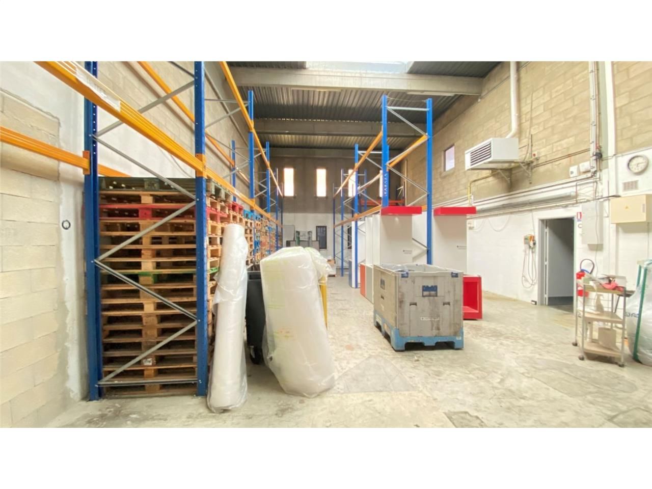 CBRE vous propose à louer, un entrepôt/local d'ac