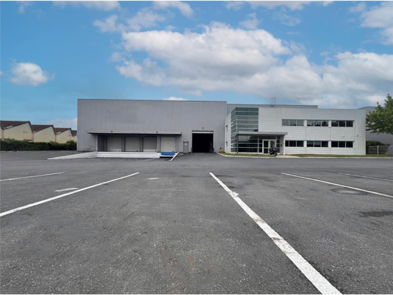 CBRE vous propose à louer, un entrepôt/local d'ac