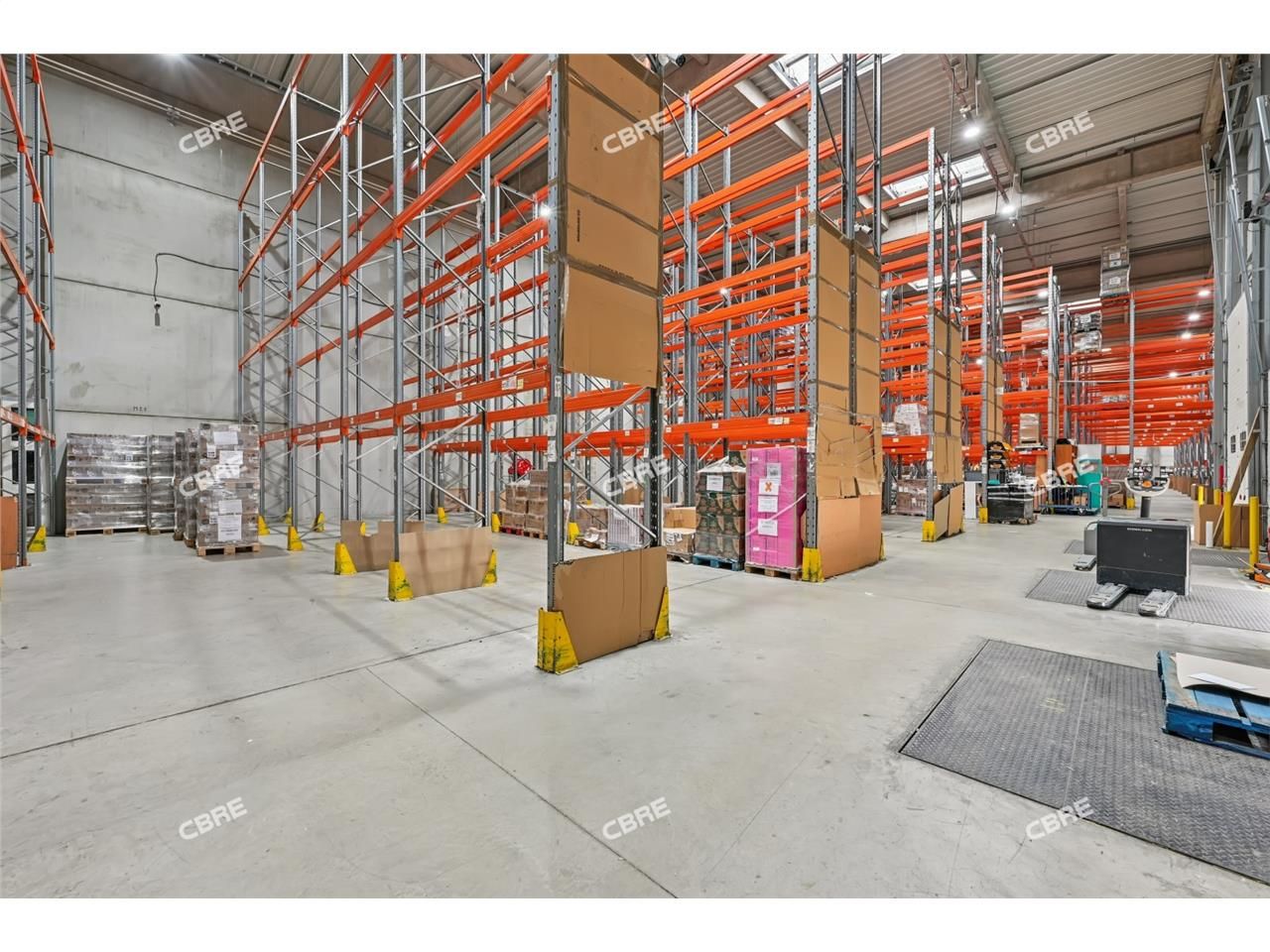 CBRE vous propose à louer, un entrepôt situé sur 