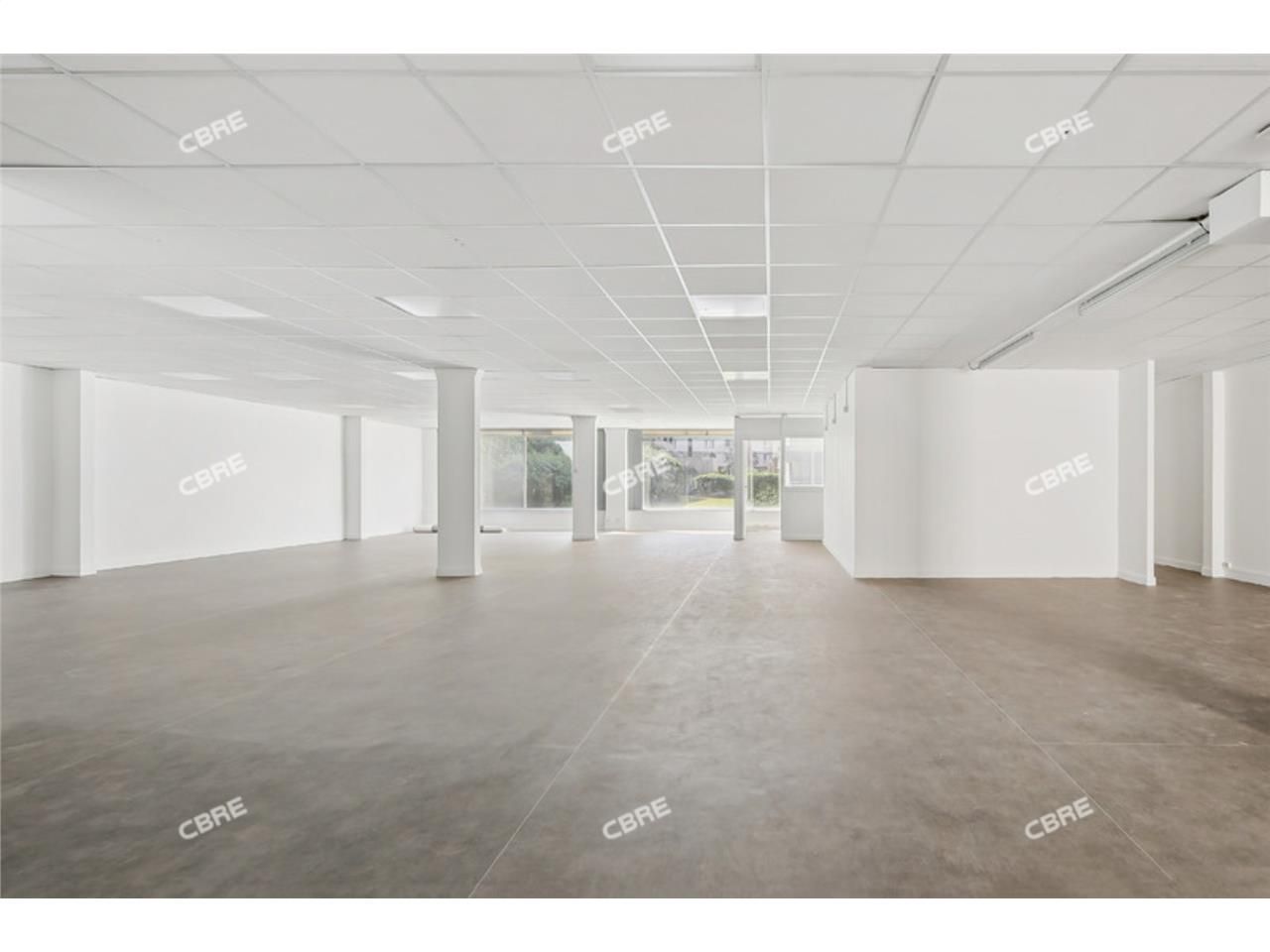 CBRE vous propose à louer, un local d'activités. 
