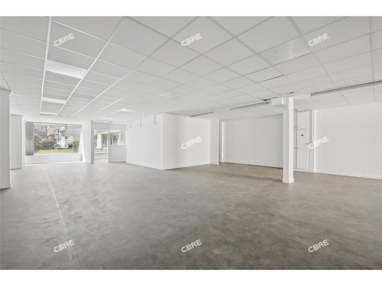 CBRE vous propose à louer, un local d'activités. 
