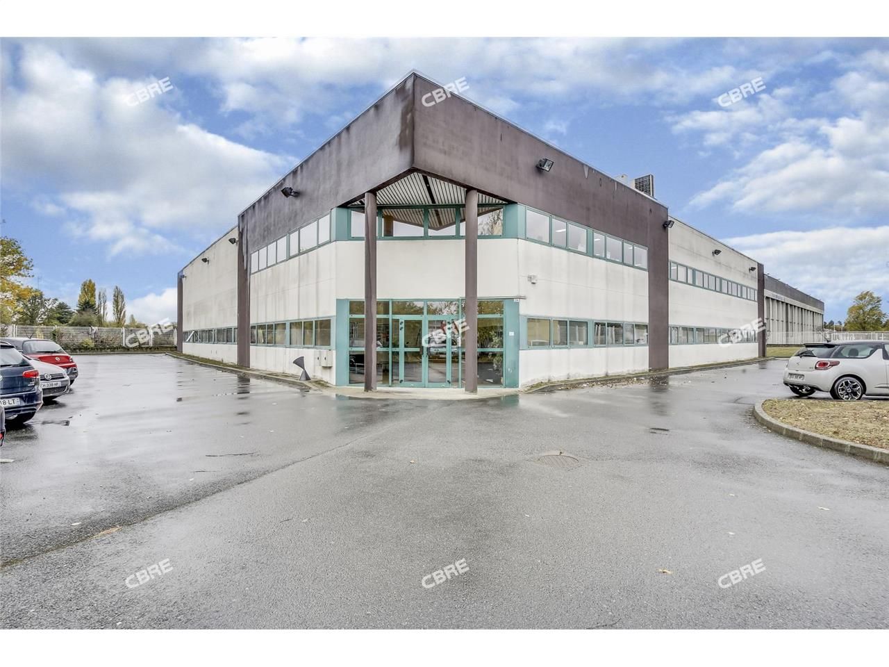 CBRE vous propose, à vendre un entrepôt/local d'a