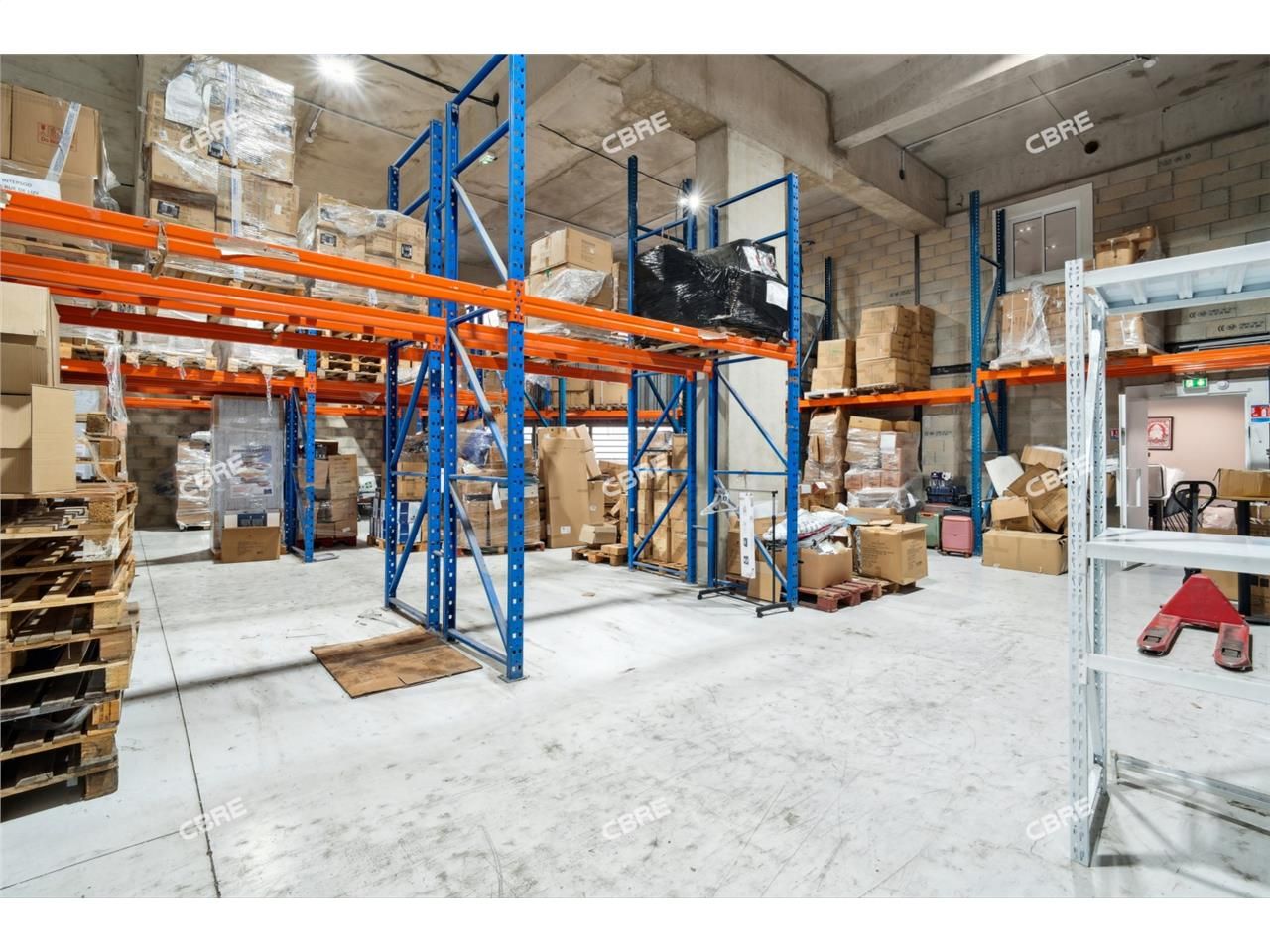 CBRE vous propose à louer, un local d'activités s