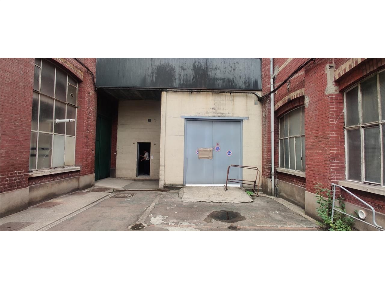 CBRE vous propose à louer, un local d'activités s