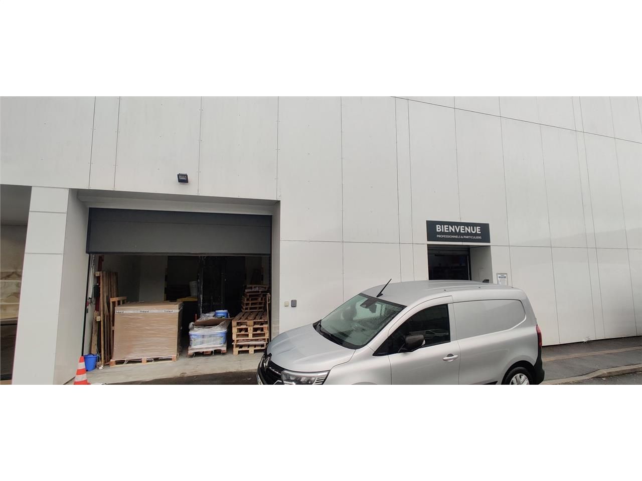 CBRE vous propose à louer, un local d'activités s