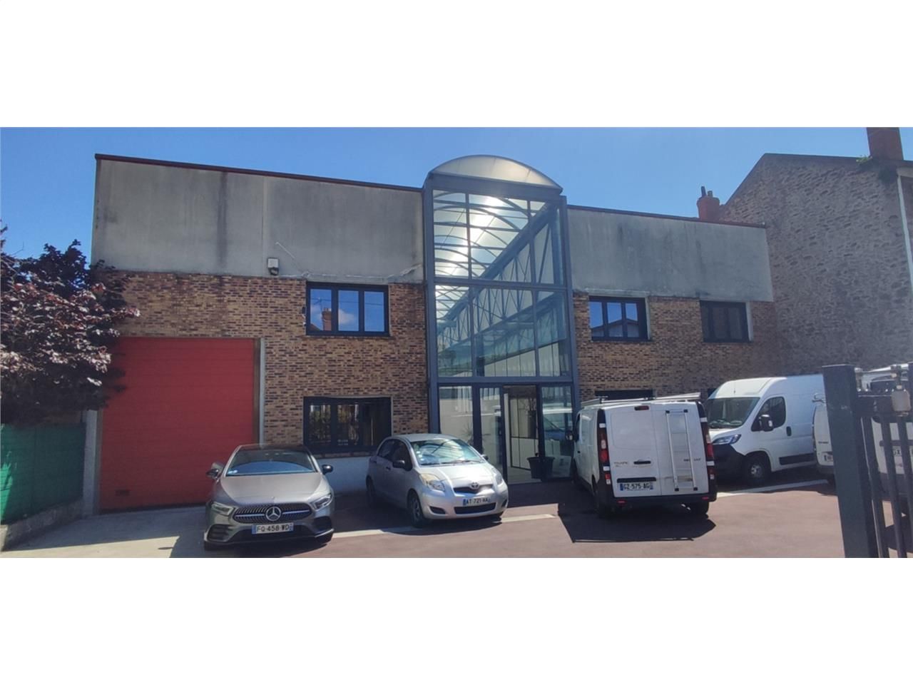 CBRE vous propose à louer, un entrepôt/local d'ac