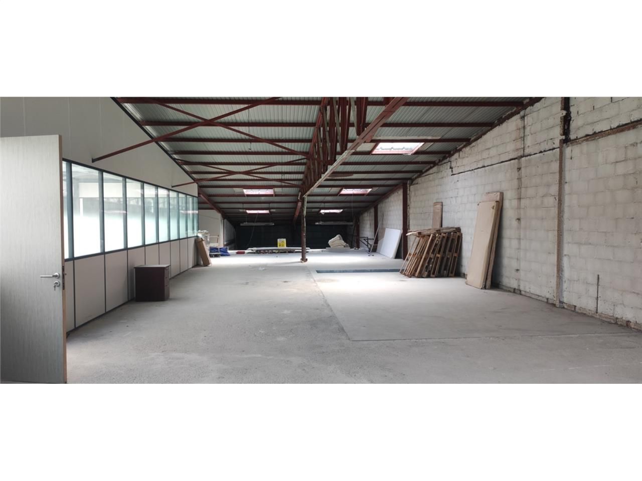 CBRE vous propose à louer, un entrepôt/local d'ac