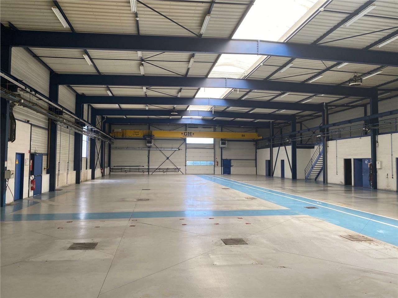 CBRE vous propose à vendre ou à louer, un bâtimen