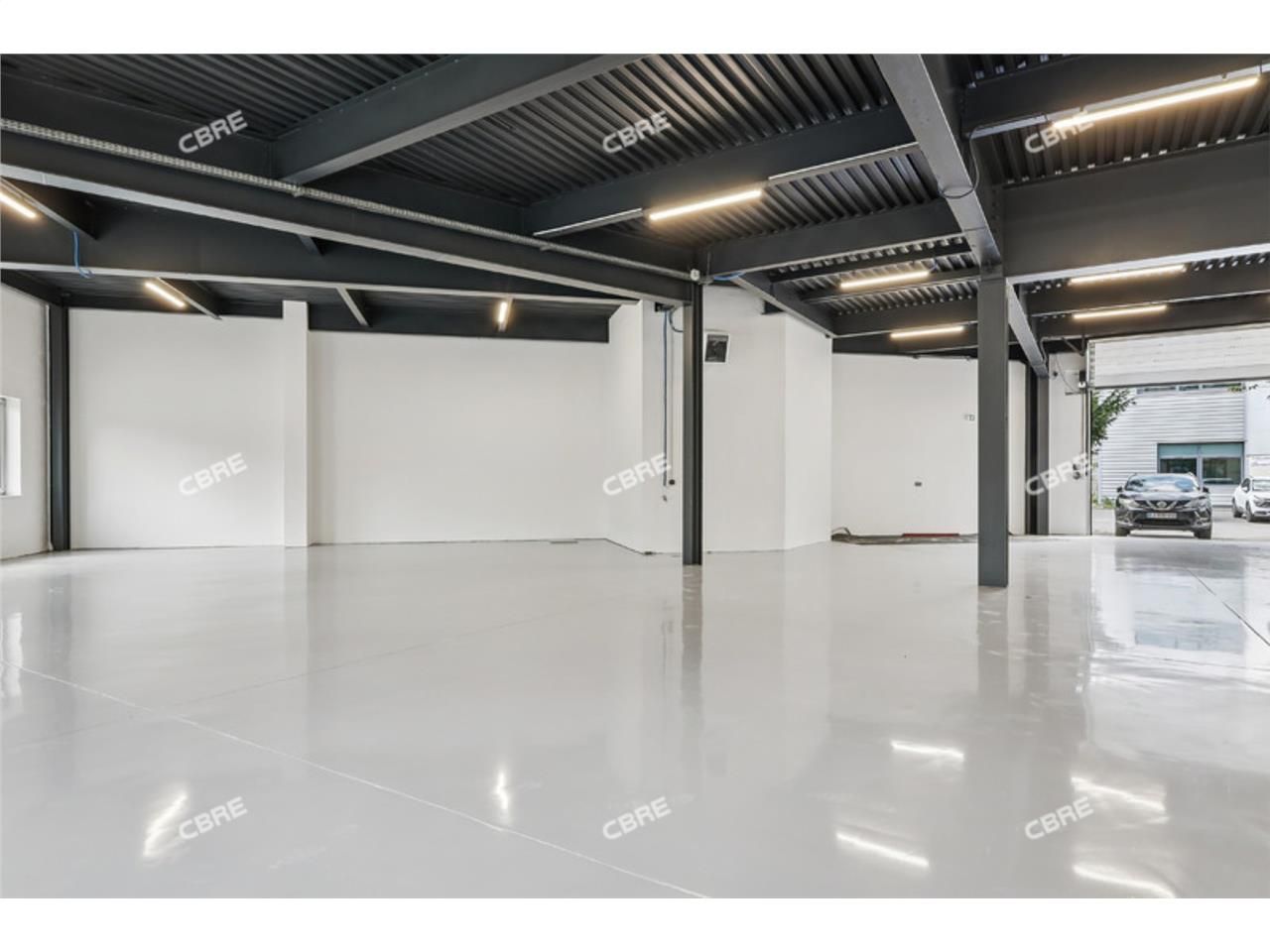 LOGISTIQUE URBAINE - CBRE vous propose à louer, u
