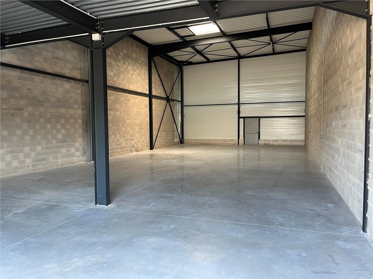 CBRE vous propose à louer, un entrepôt/local d'ac