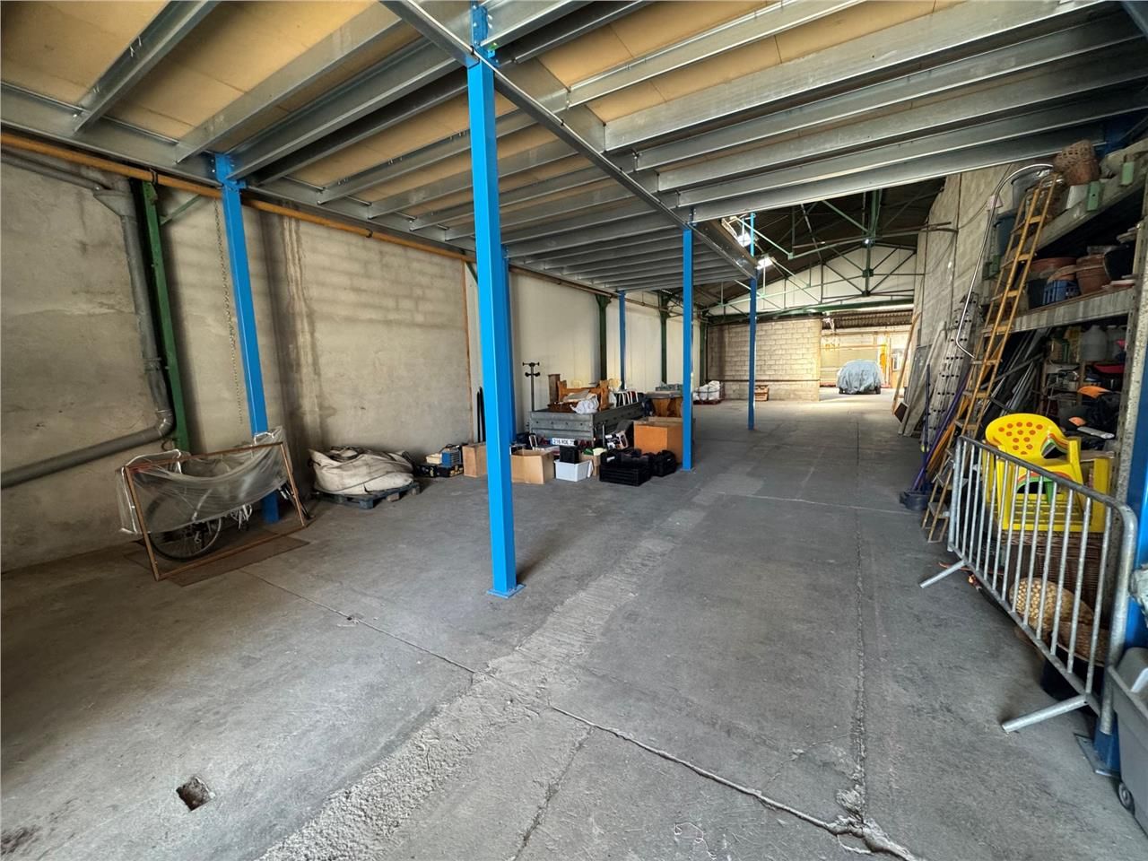 CBRE vous propose à vendre ou à louer, un local d